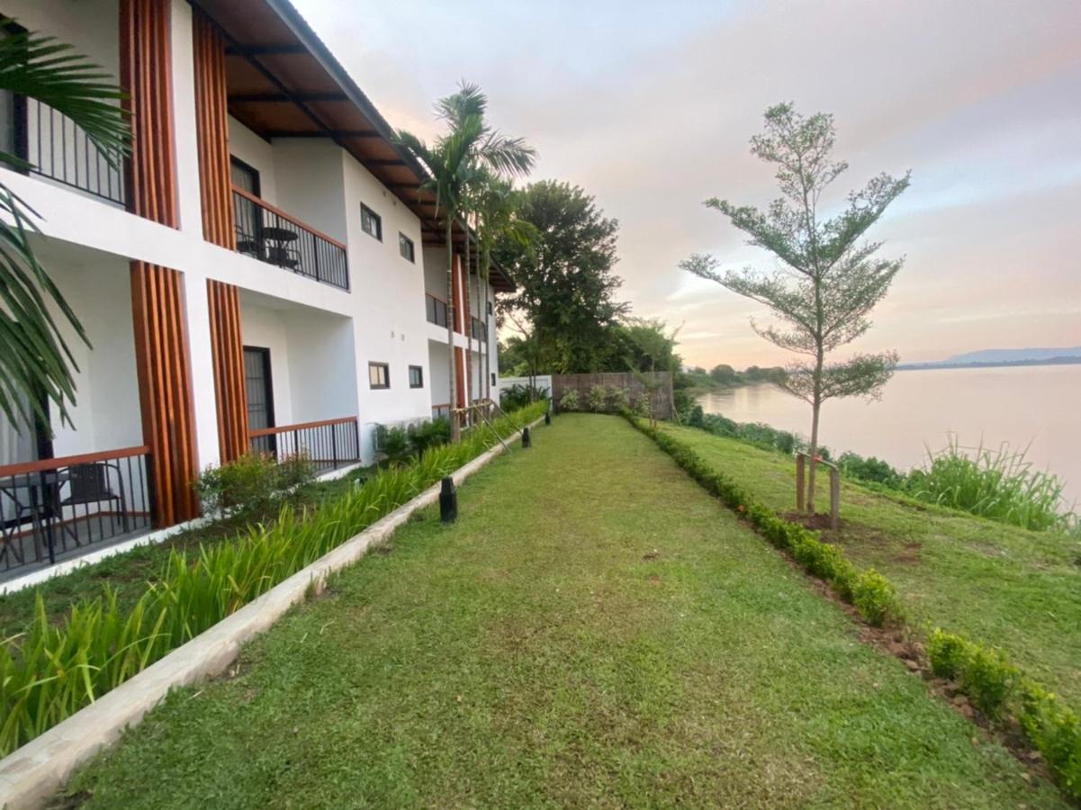 The Riviera Champasak Hotel Buitenkant foto
