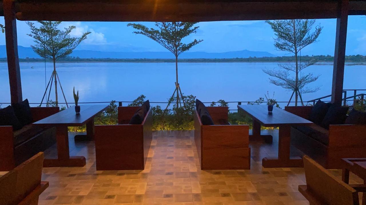 The Riviera Champasak Hotel Buitenkant foto