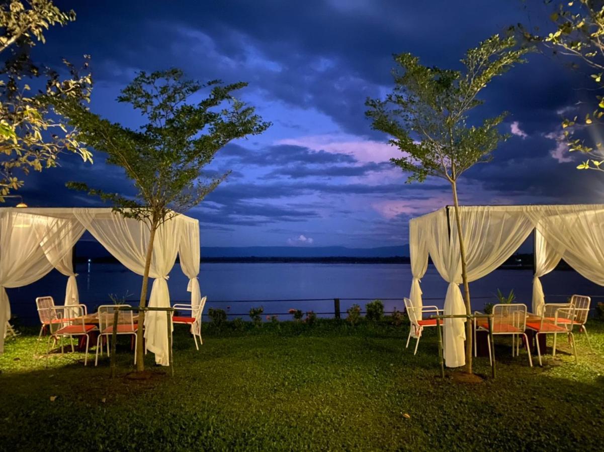 The Riviera Champasak Hotel Buitenkant foto