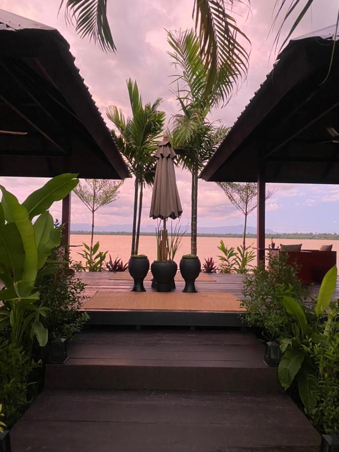 The Riviera Champasak Hotel Buitenkant foto