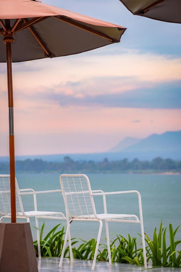 The Riviera Champasak Hotel Buitenkant foto