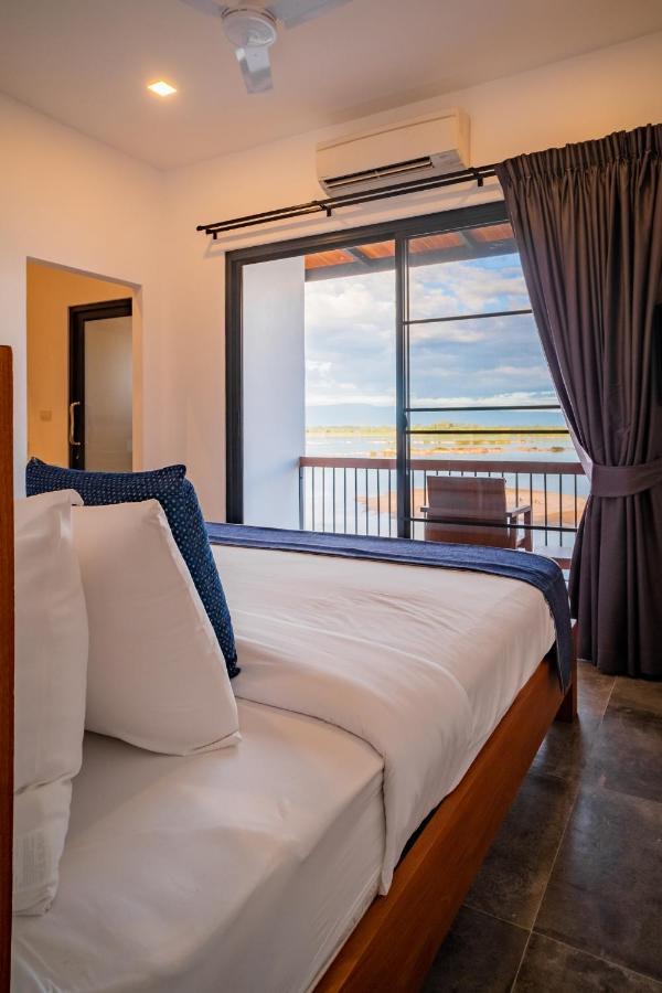 The Riviera Champasak Hotel Buitenkant foto