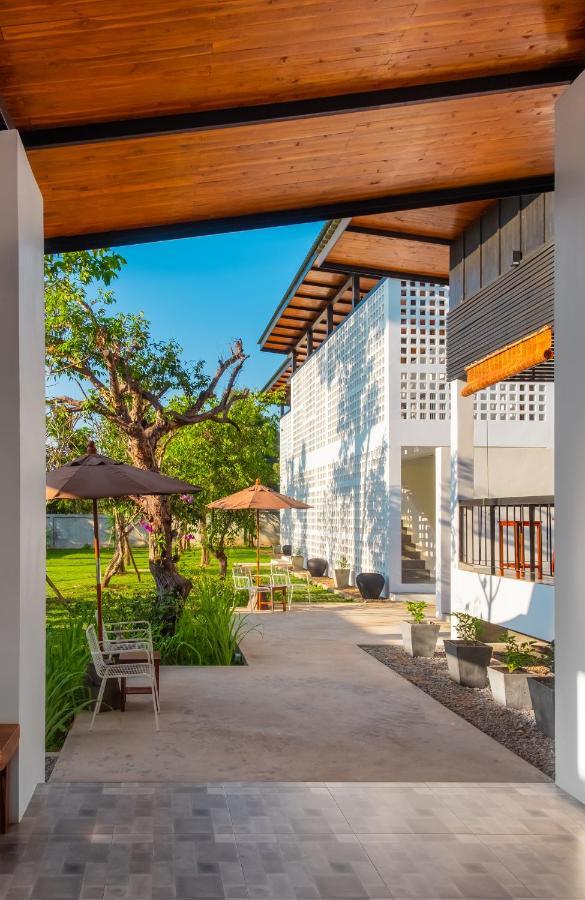 The Riviera Champasak Hotel Buitenkant foto