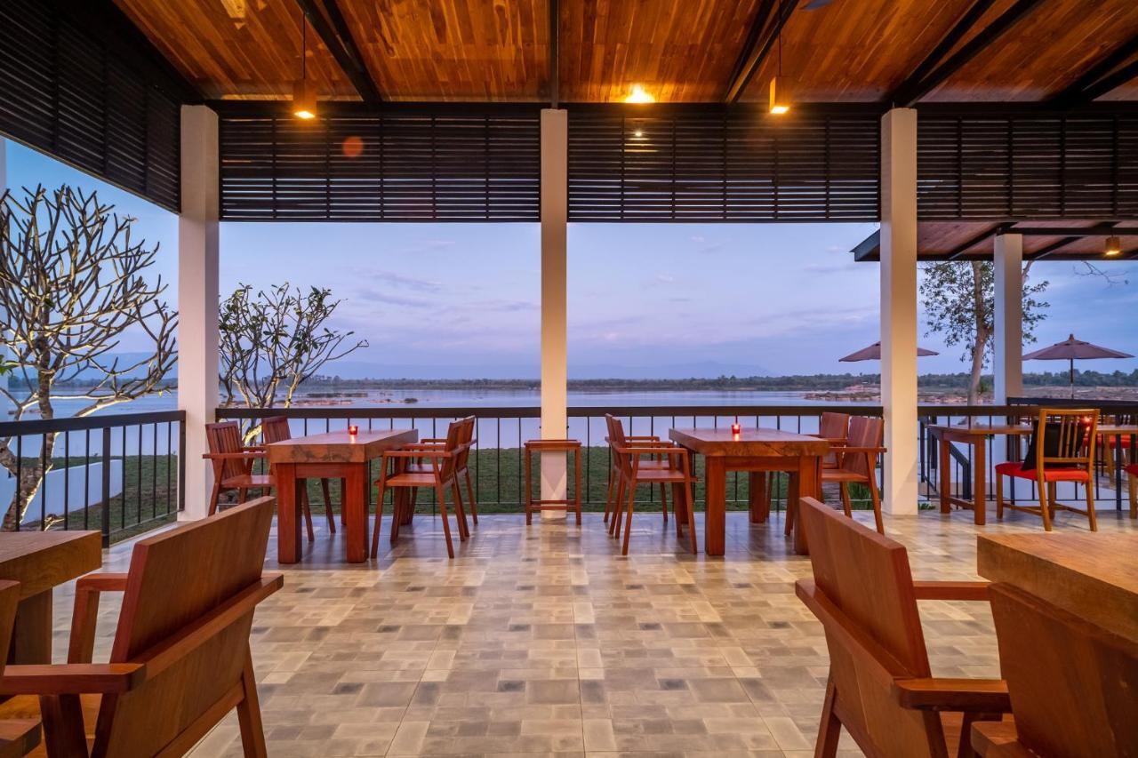The Riviera Champasak Hotel Buitenkant foto